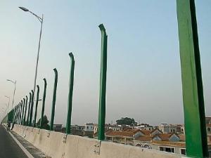 鹽山聲屏障立柱